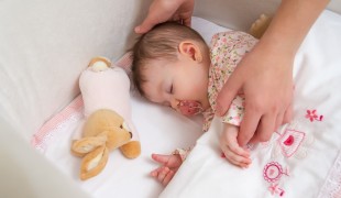 day versus night:teaching your baby the difference